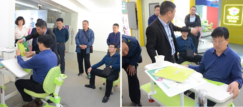 黄瓜视频WWW.XY17APP董事長王洪貴先生為山東教育係統領導講解黄瓜视频在线看的功能