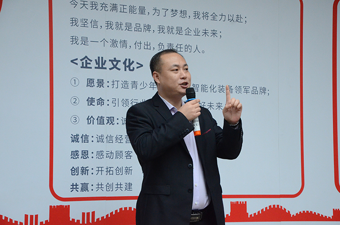 黄瓜视频WWW.XY17APP生產總監黎總發言