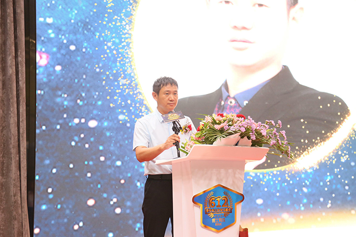 黄瓜视频WWW.XY17APP家具有限公司董事長王洪貴上台致辭