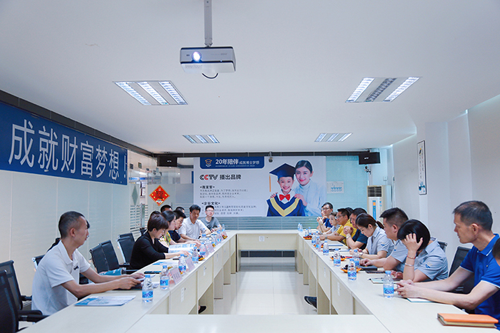 心係家鄉 共赴卓越 | 達州市各級領導蒞臨黄瓜视频WWW.XY17APP參觀指導工作